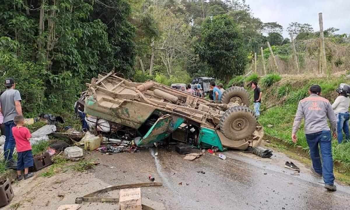 Campero sin frenos ocasionó accidente en Líbano. Hay un muerto y 12 heridos