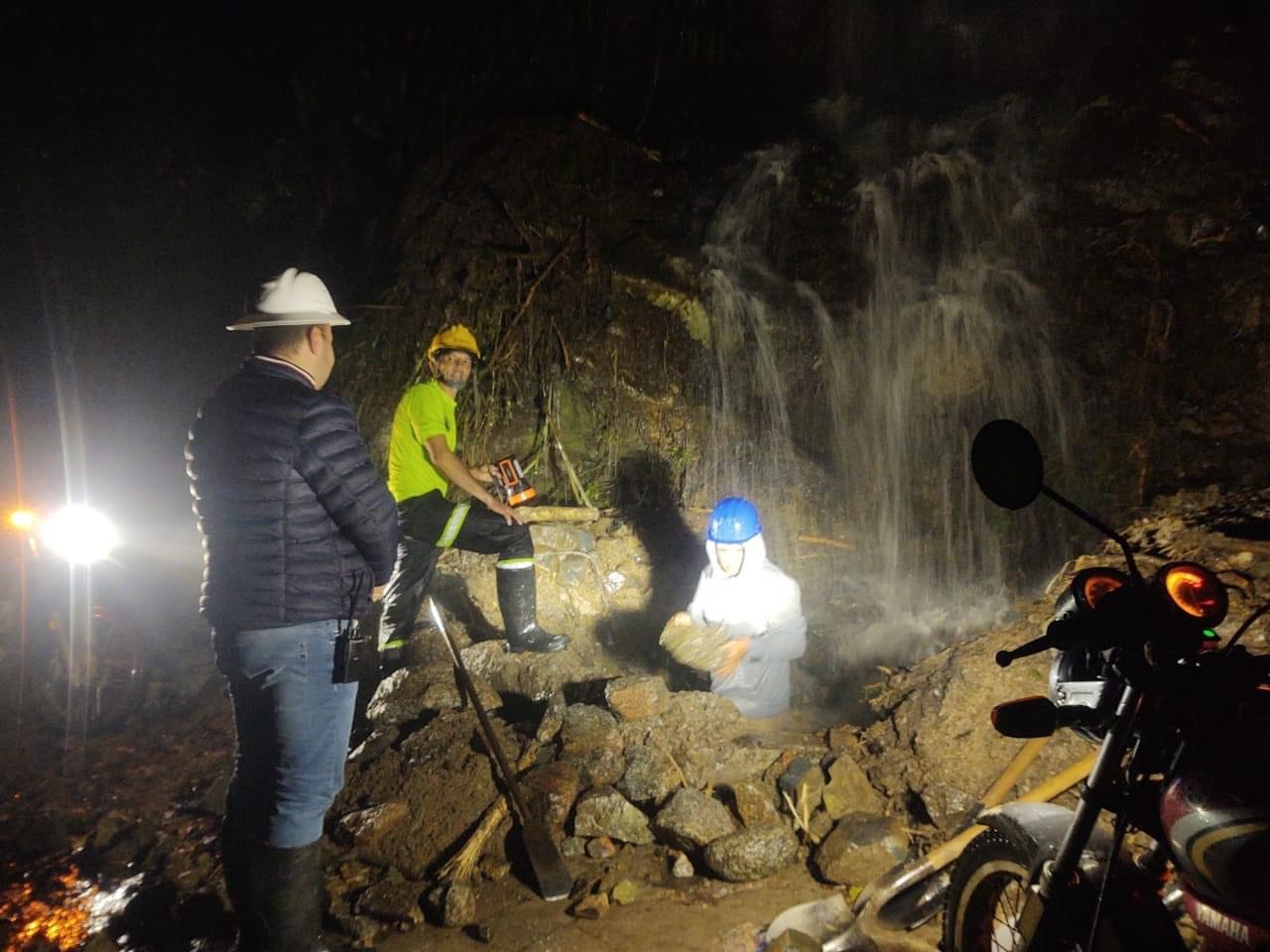 Planadas sin agua por derrumbe