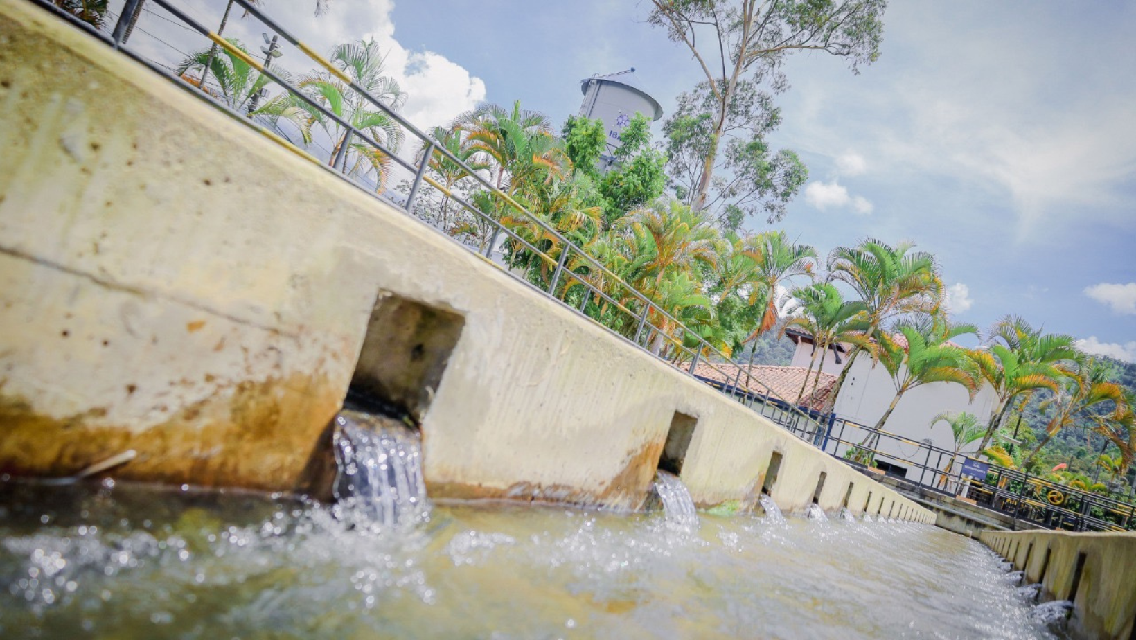 Avanzamos con el restablecimiento del servicio de agua en la comuna Siete