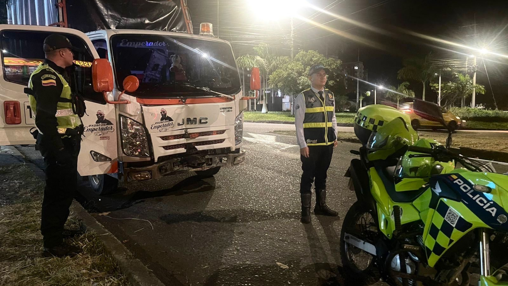 <strong>Conductor que tumbó semáforo de la calle 37 fue multado y su licencia suspendida</strong>