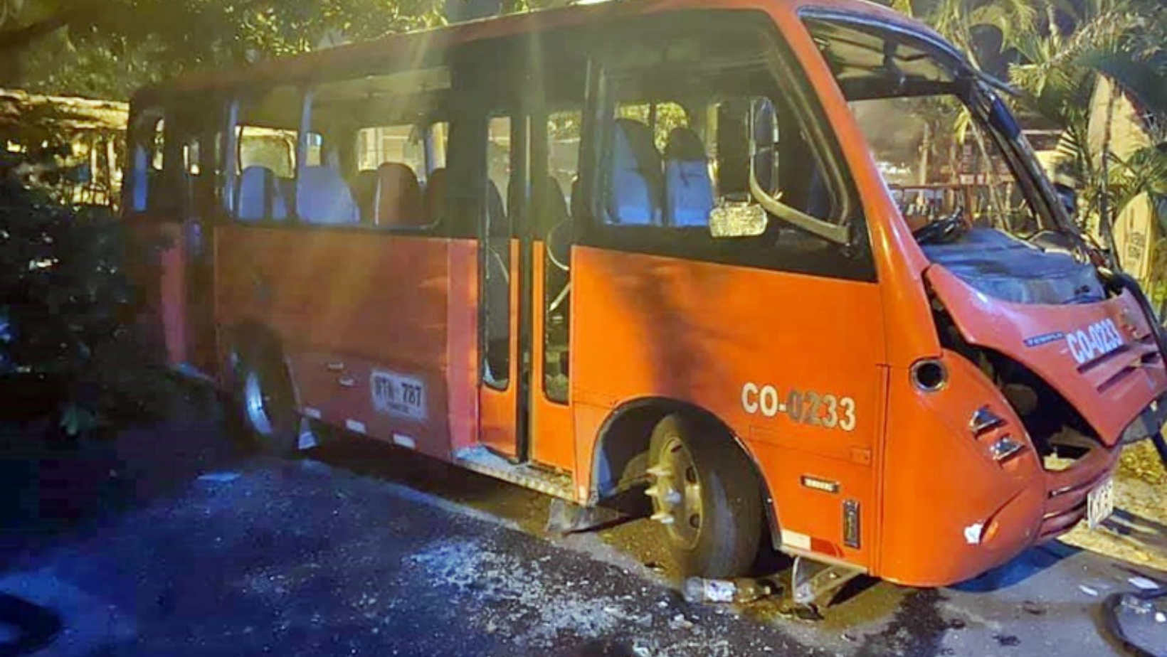 Crece la tensión en el paro transportador: ciudadanos amenazan con tomar la justicia en sus manos y atacar buses