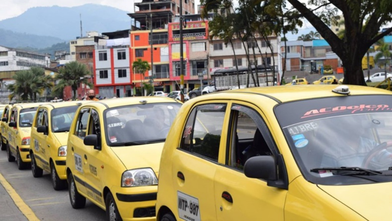 Posible aumento en la tarifa de taxis en Ibagué debido al incremento en el precio de la gasolina en agosto