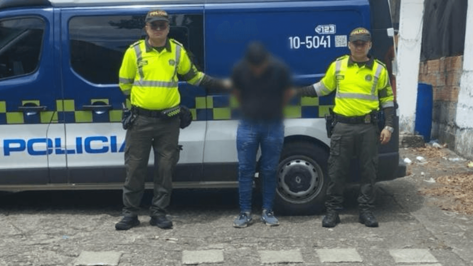 Capturan a hombre con 30 mil dosis de droga ocultas entre frutas en un bus por la vía a Saldaña