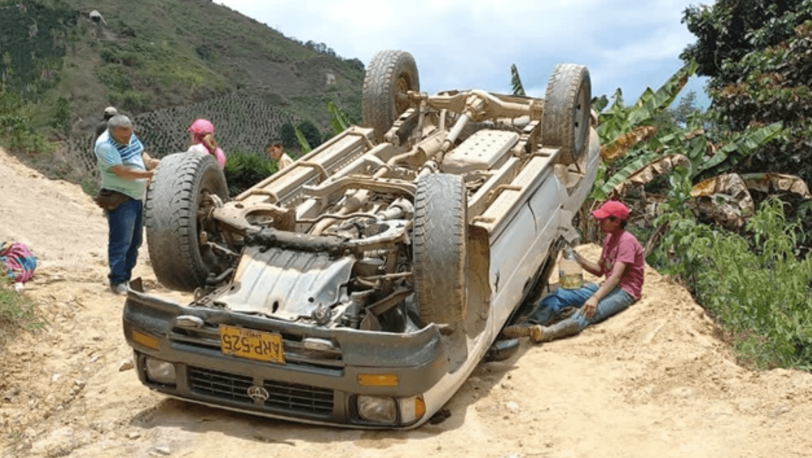 Candidato a la Alcaldía de Rovira afronta peligroso accidente