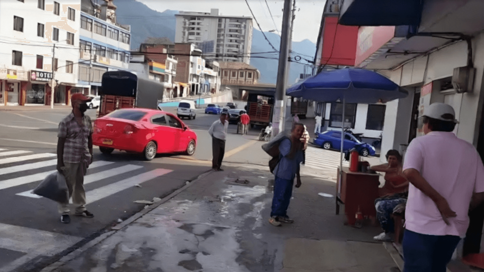 Obrero cae desde tercer piso sin protección en Ibagué Obrero cae desde tercer piso sin protección en Ibagué