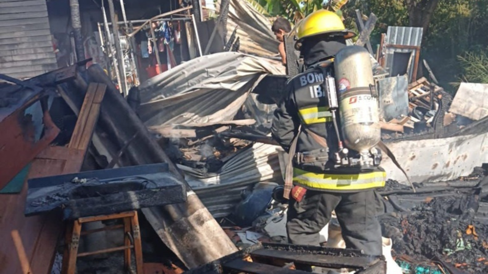 Incendio se salió de control y acabó por completo una vivienda de invasión en Ibagué