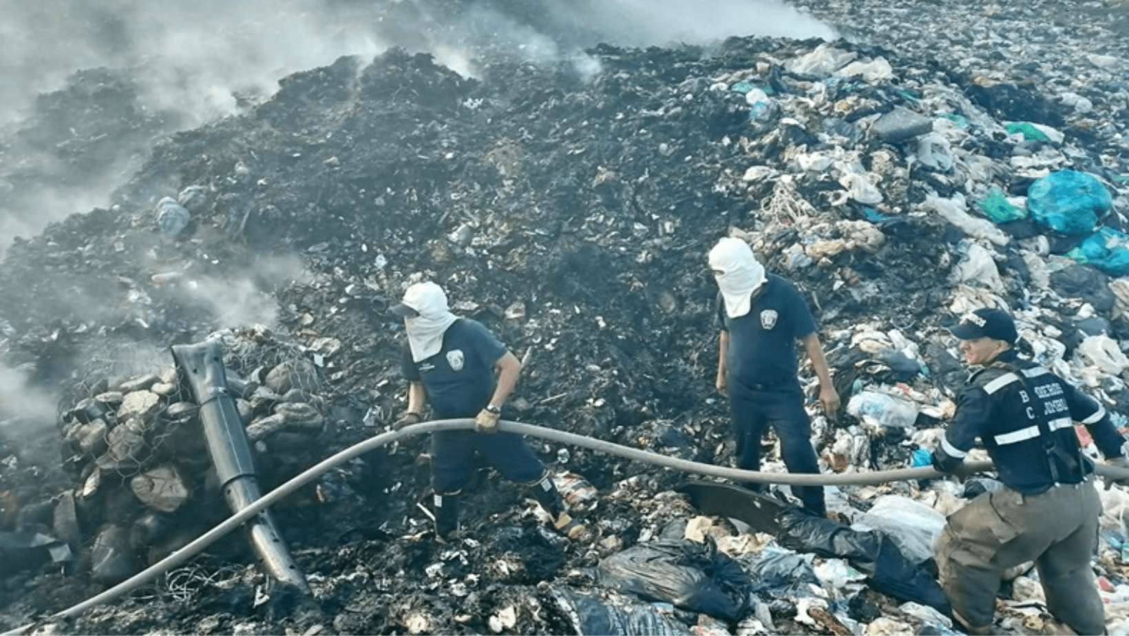 Bomberos de Ibagué lograron controlar incendio en relleno sanitario la Miel
