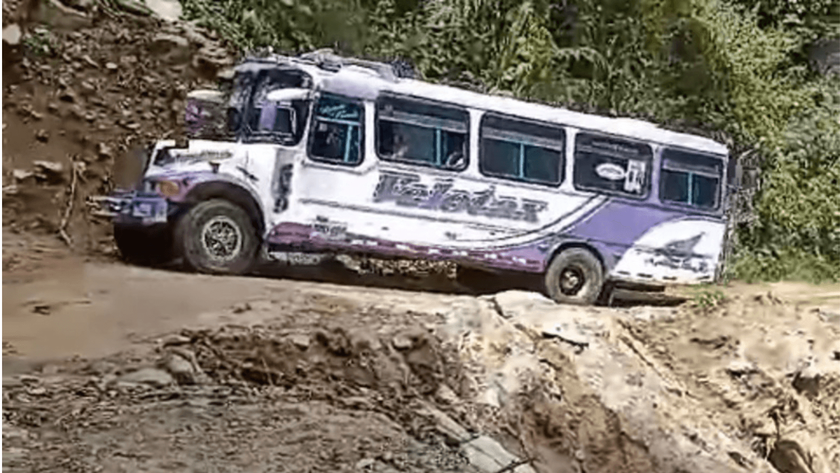 Transportadores en riesgo por mal estado de la vía Playarrica – Roncesvalles