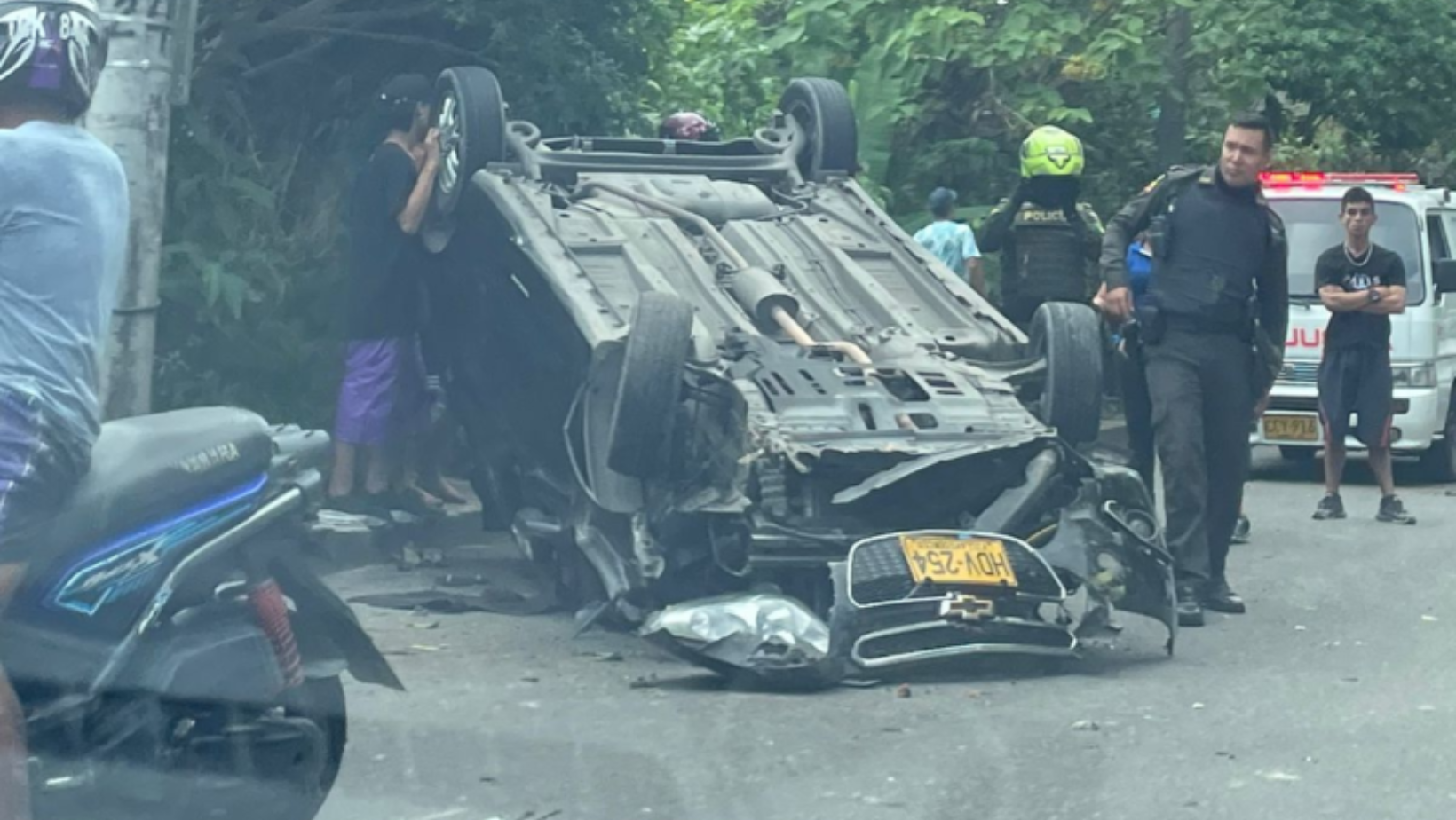 Accidente de tránsito en Ibagué deja un vehículo volcado y un herido