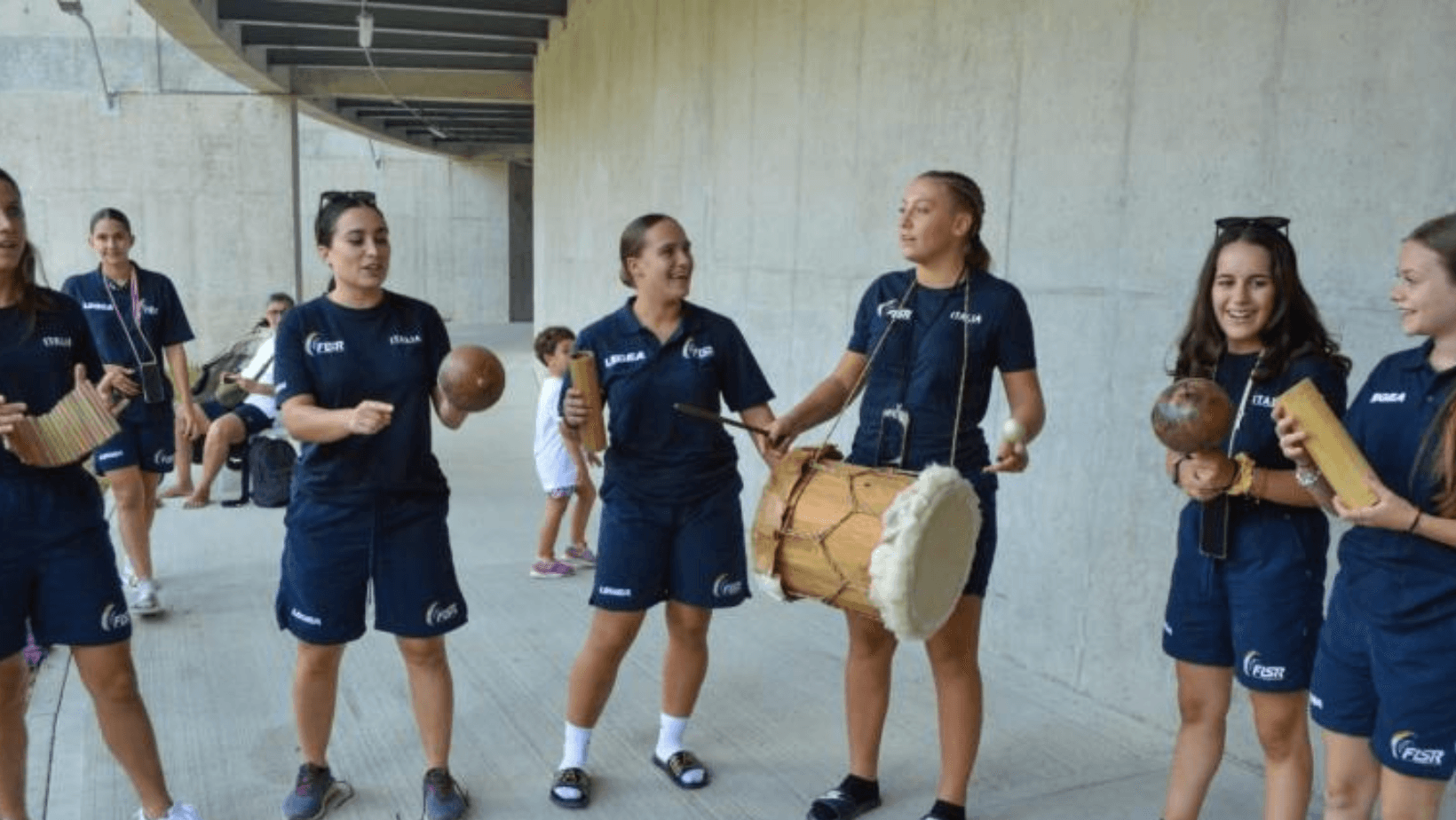 Italia se despidió como campeona al ritmo de instrumentos de la región Italia se despidió como campeona al ritmo de instrumentos de la región