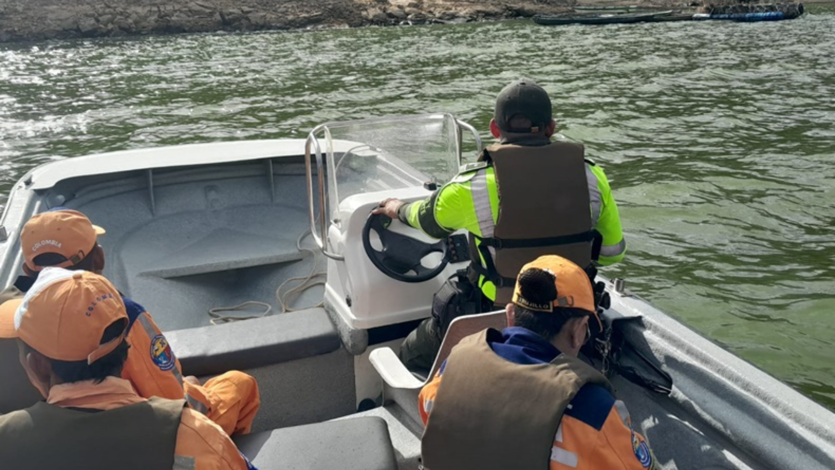 ¡Emergencia en Prado! Lancha volcada deja un tripulante desaparecido en la represa