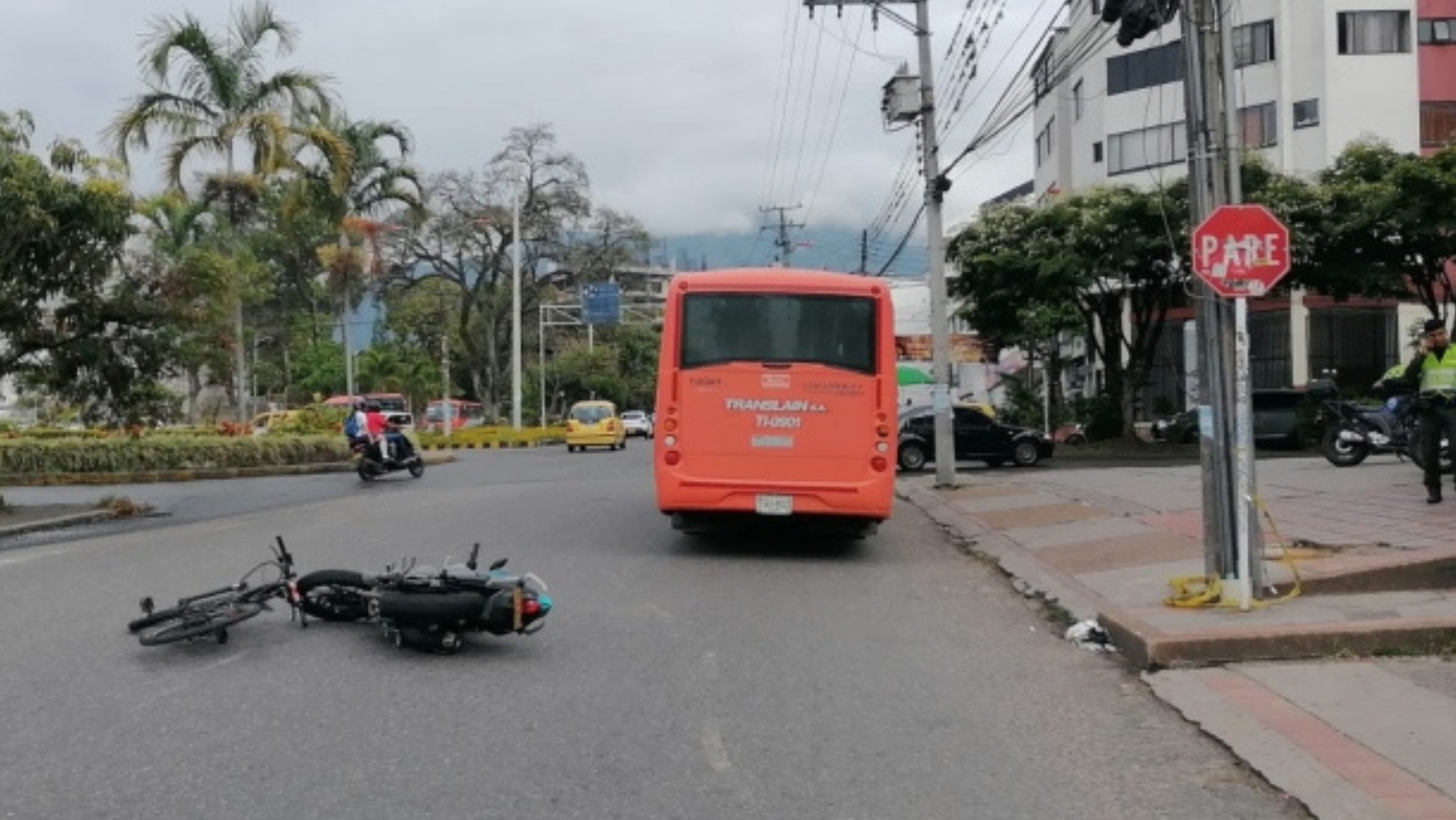 Grave accidente en Ibagué: policía en estado crítico después de colisión