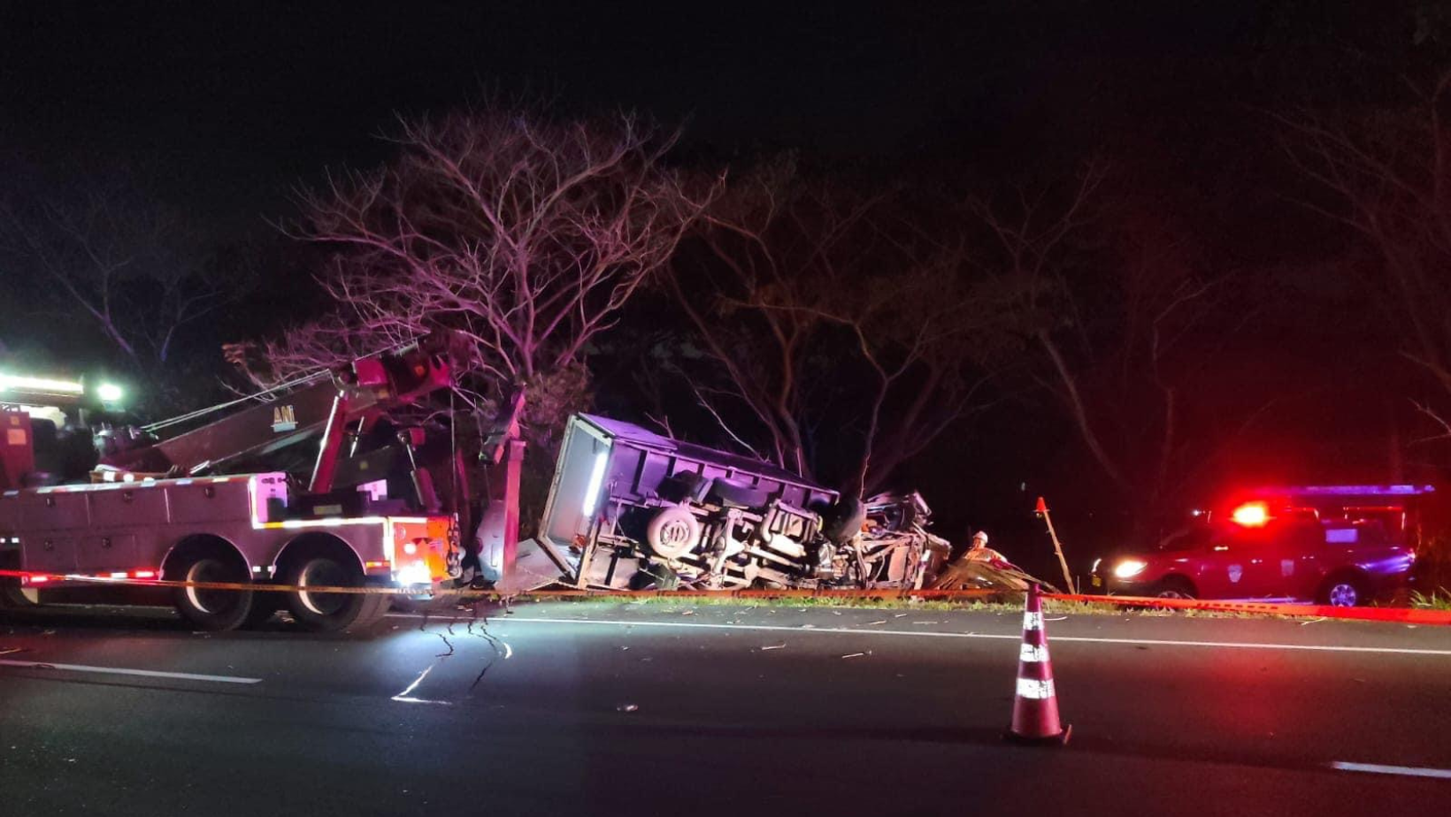 Fallece copiloto en choque de furgón entre las glorietas del Rodeo y Payandé en Ibagué