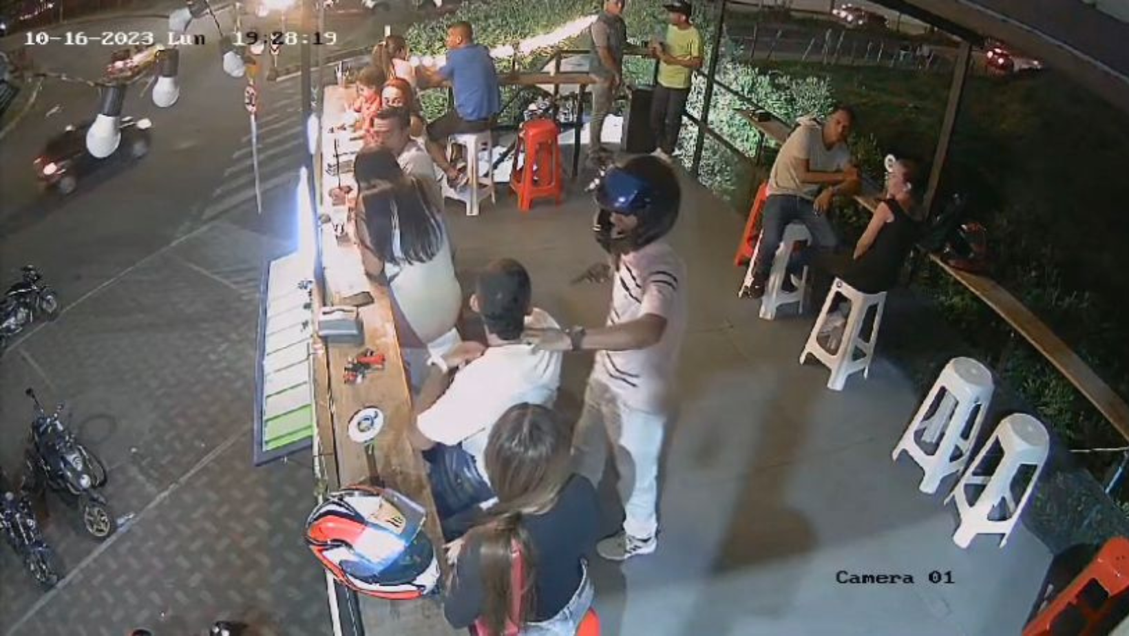 Asalto en la 60 con Ambalá: delincuentes escapan con dinero, joyas y celulares