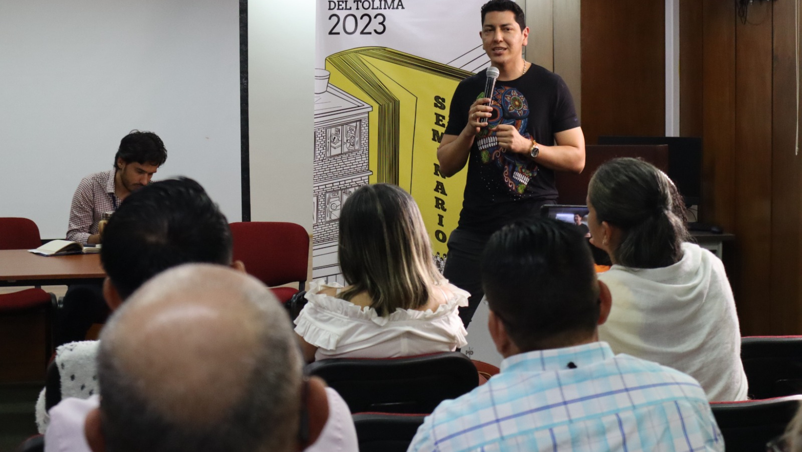 <em>Más de 50 bibliotecarios del Tolima asisten al seminario “La biblioteca como patrimonio material e inmaterial de la cultura”</em> <em>Más de 50 bibliotecarios del Tolima asisten al seminario “La biblioteca como patrimonio material e inmaterial de la cultura”</em>