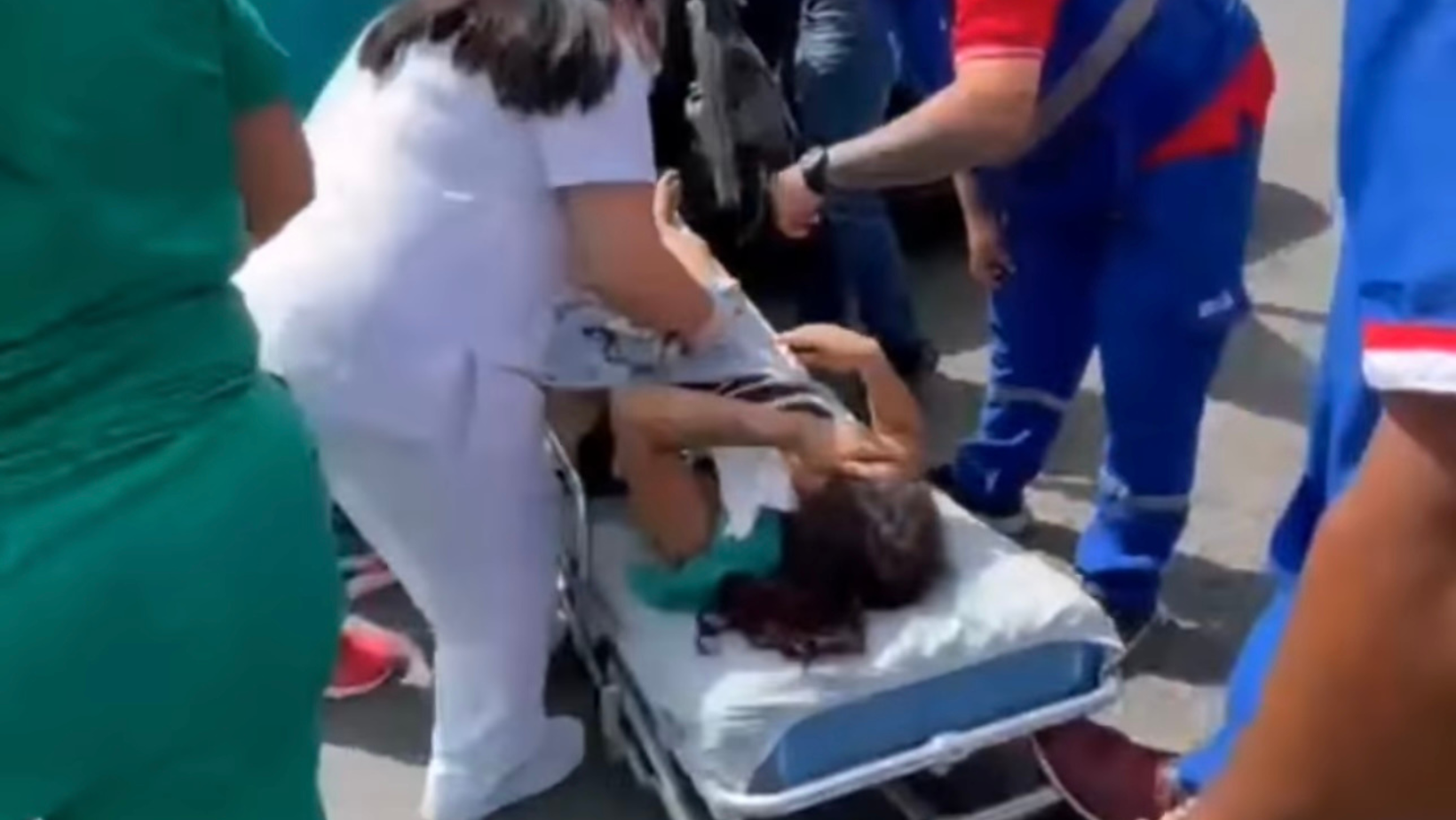 Personal del Hospital Federico Lleras Acosta atiende parto de emergencia en el parqueadero