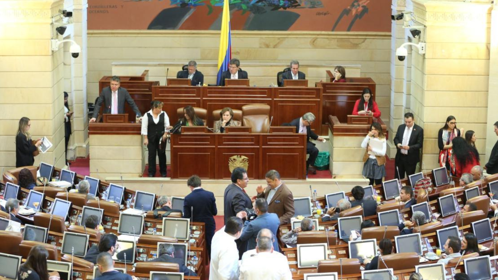 Situación de escases de medicamentos en Colombia fue debatida en el Senado de la República