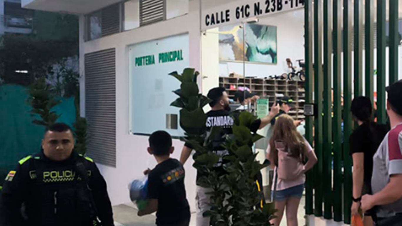 Comunidad de Alminar Samoa por poco lincha a residente por golpear a niños del conjunto