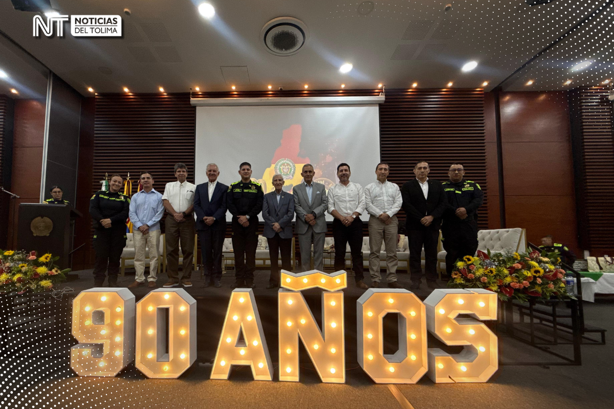 En los 90 años de la Policía Tolima homenajeo los comandantes de la institución