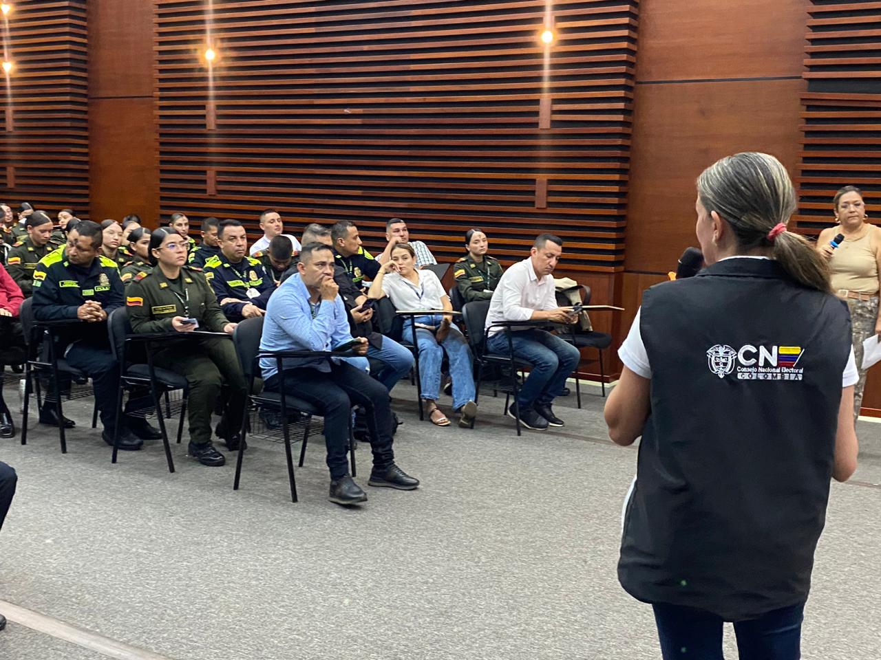 Más de 100 uniformados en el Tolima fueron capacitados para verificar credenciales electorales de cara al 8 de marzo