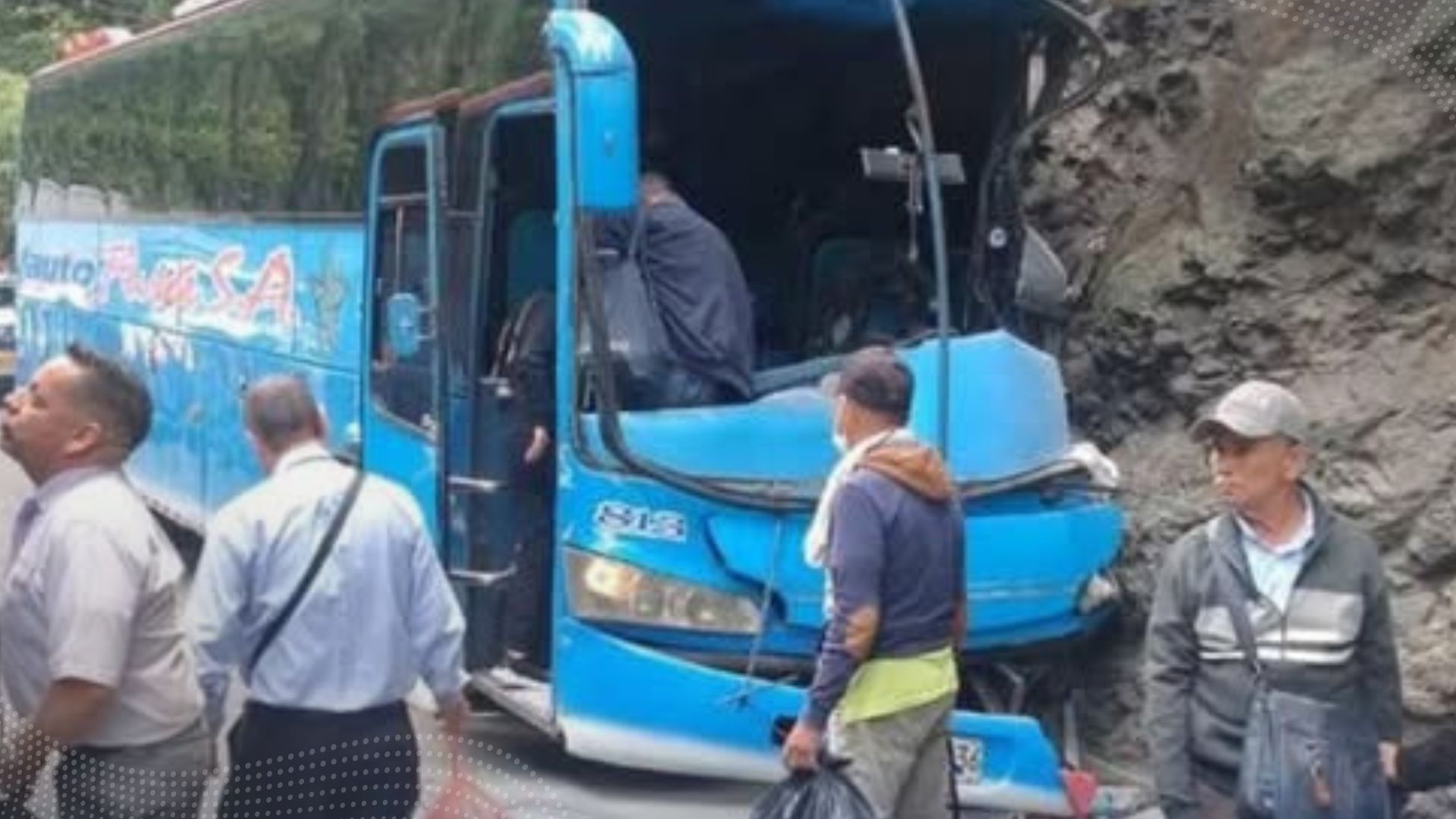 Bus de Autofusa chocó contra la montaña en El Boquerón