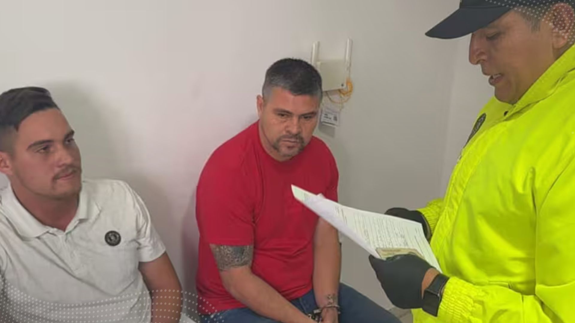 Papá e Hijo capturados con armas, granada, drogas y dinero en el barrio Santa Rita de Ibagué