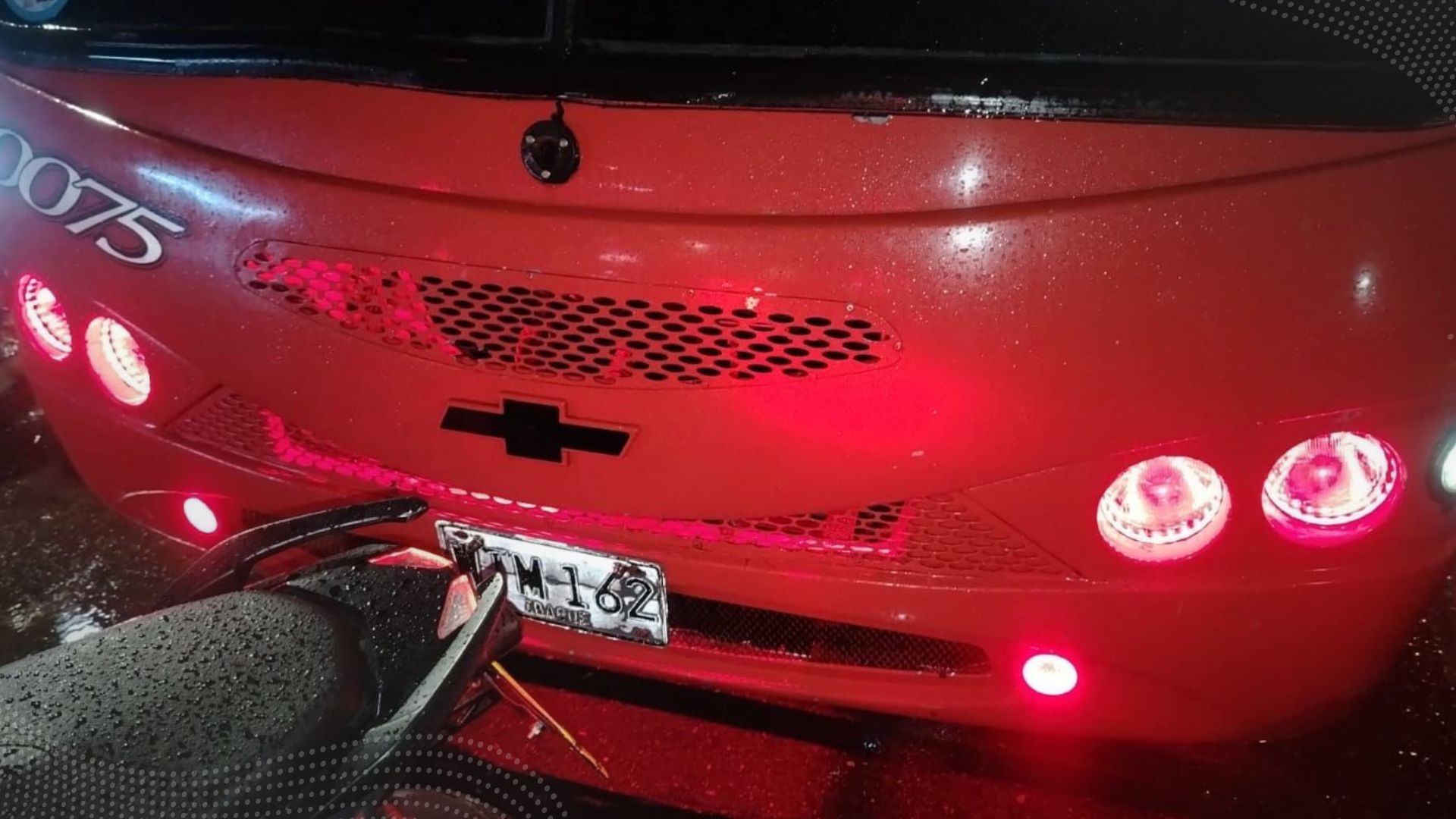 Motociclista denuncia que busetero lo atropelló por imprudencia y se voló