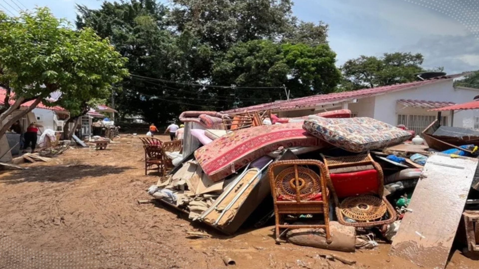 El desbordamiento de dos quebradas causó emergencias en Melgar